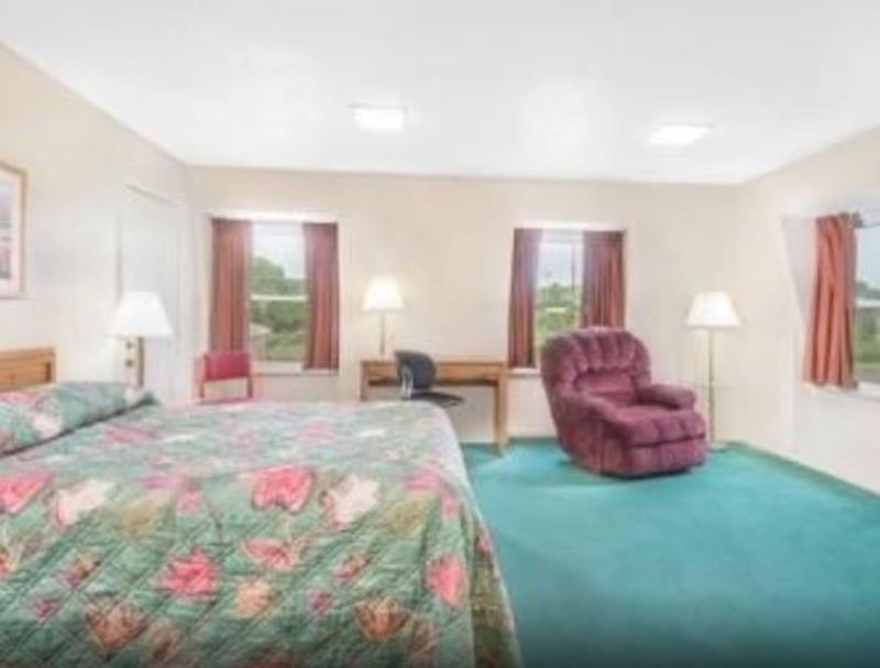 Travelodge By Wyndham ניו פילדלפיה מראה חיצוני תמונה